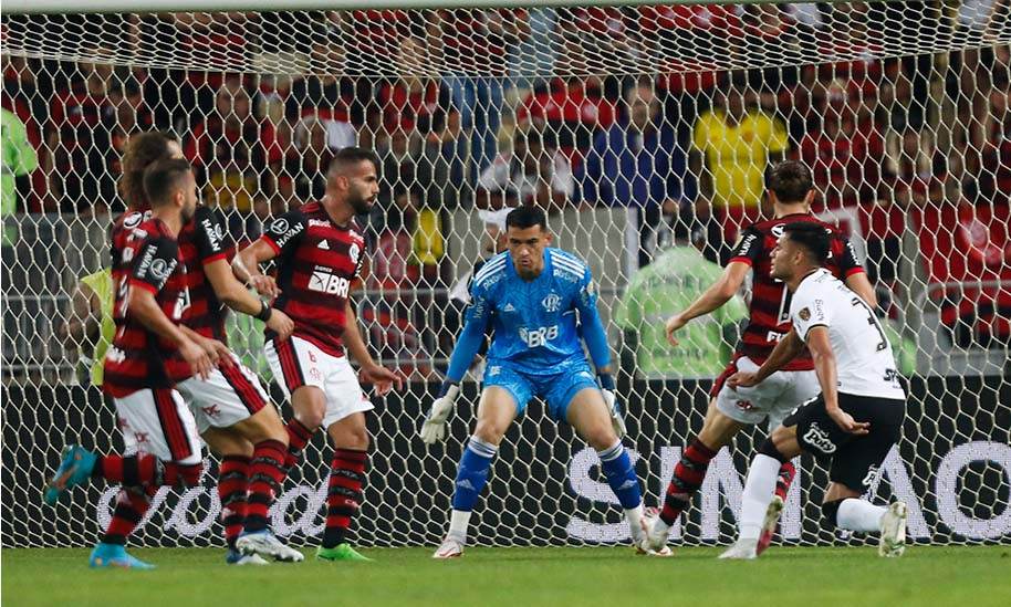 Paixão nacional, o futebol ao vivo é energia e emoção!