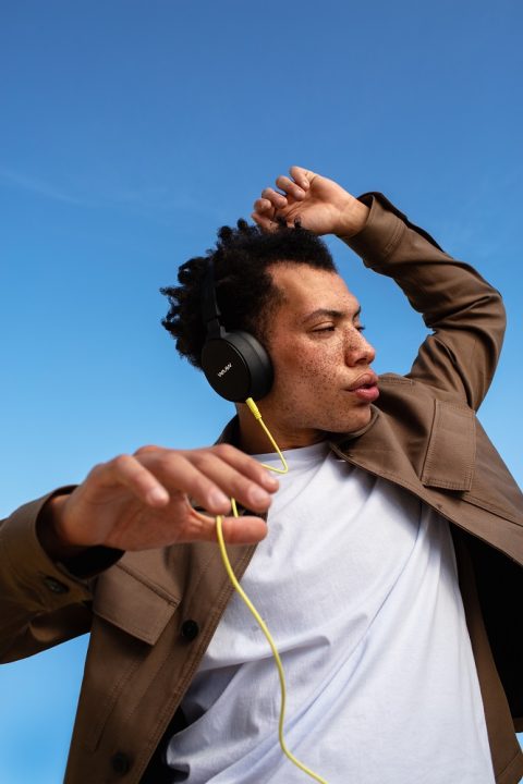 O que é fone de ouvido Bluetooth com fio? | WAAW by Alok