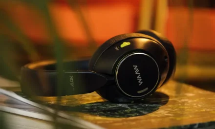 Como saber se o fone de ouvido Bluetooth está carregado?