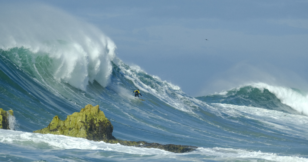 ondas no drop de nazaré
